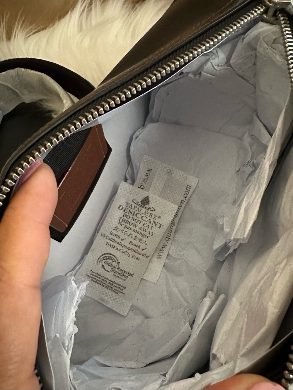 Coach Andre Barrel Bag 24
In Loved Leather - Picture 3 of 9